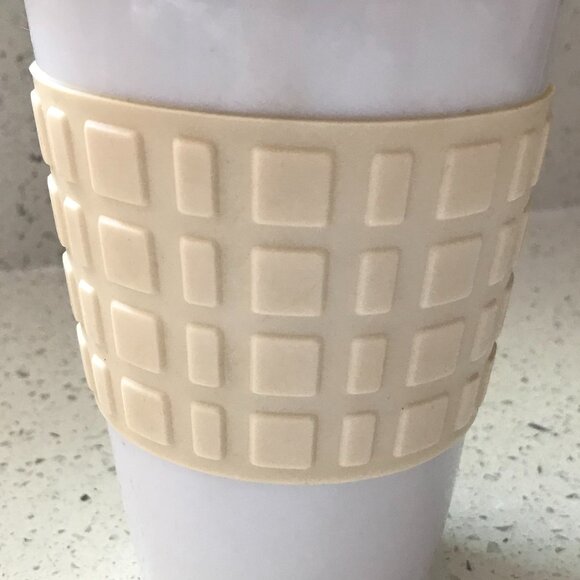 Tumbler w/ Rubber Grip & Lid - Picture 2 of 5